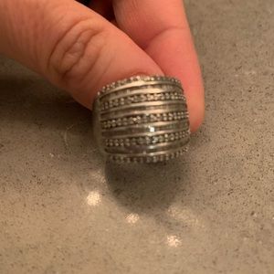 ❗️Gorgeous silver ring - diamond accent - size 7❗️